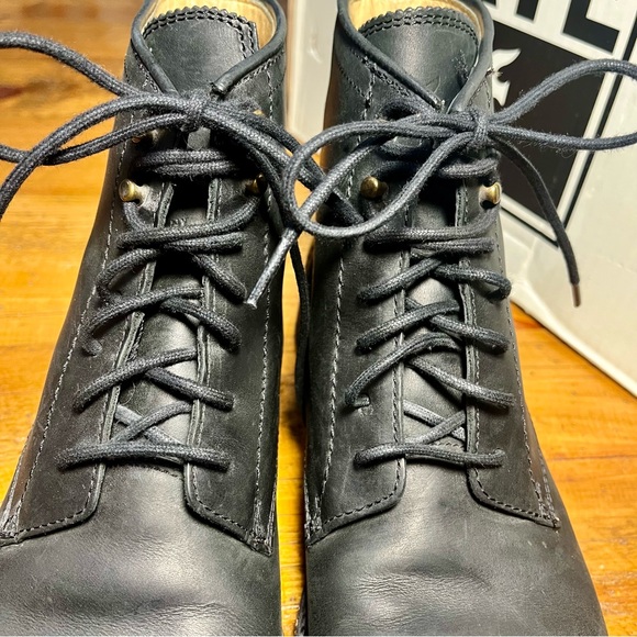Frye Women’s James Black Leather Lace-Up Boots - Rarely Worn - Picture 2 of 11